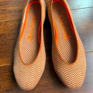 SOLD Rothy’s size 8.5 camel herringbone squares